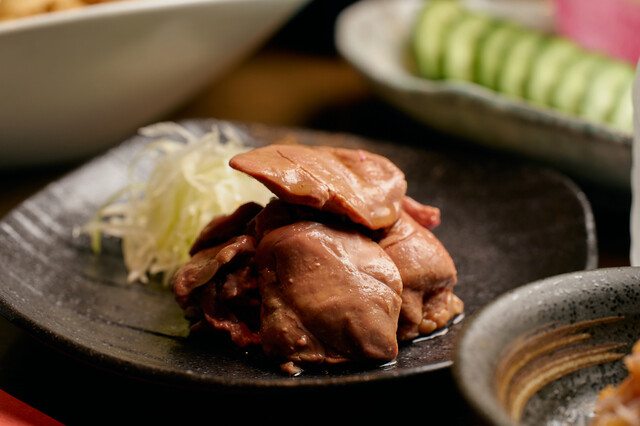 レバとろ　748円<br />
<br />
限定5食<br />
低温加熱でまるで生のように、クチの中でとろける鶏レバーです。ご提供後なるべく早くお召し上がりください。