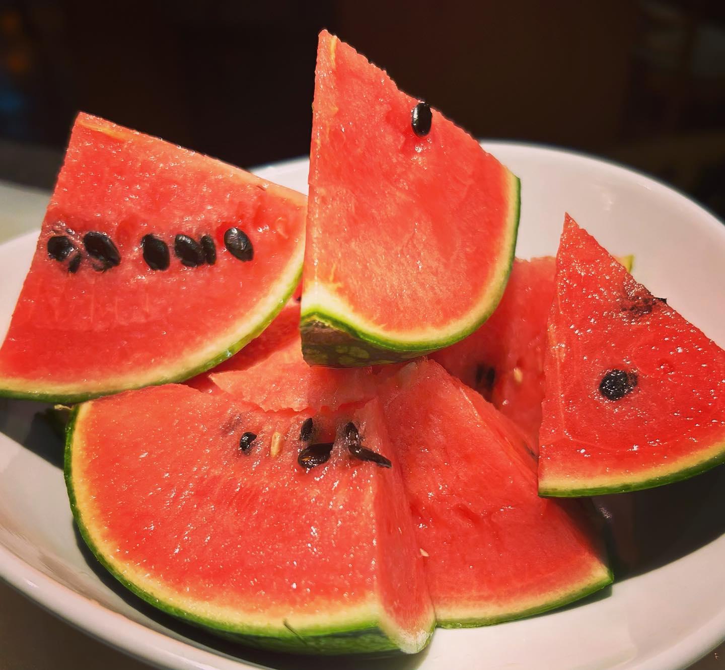 【小玉スイカ】お客様から差し入れ頂きました🍉今日も外苑前で元気に営業中!≪ひごの屋外苑前店≫