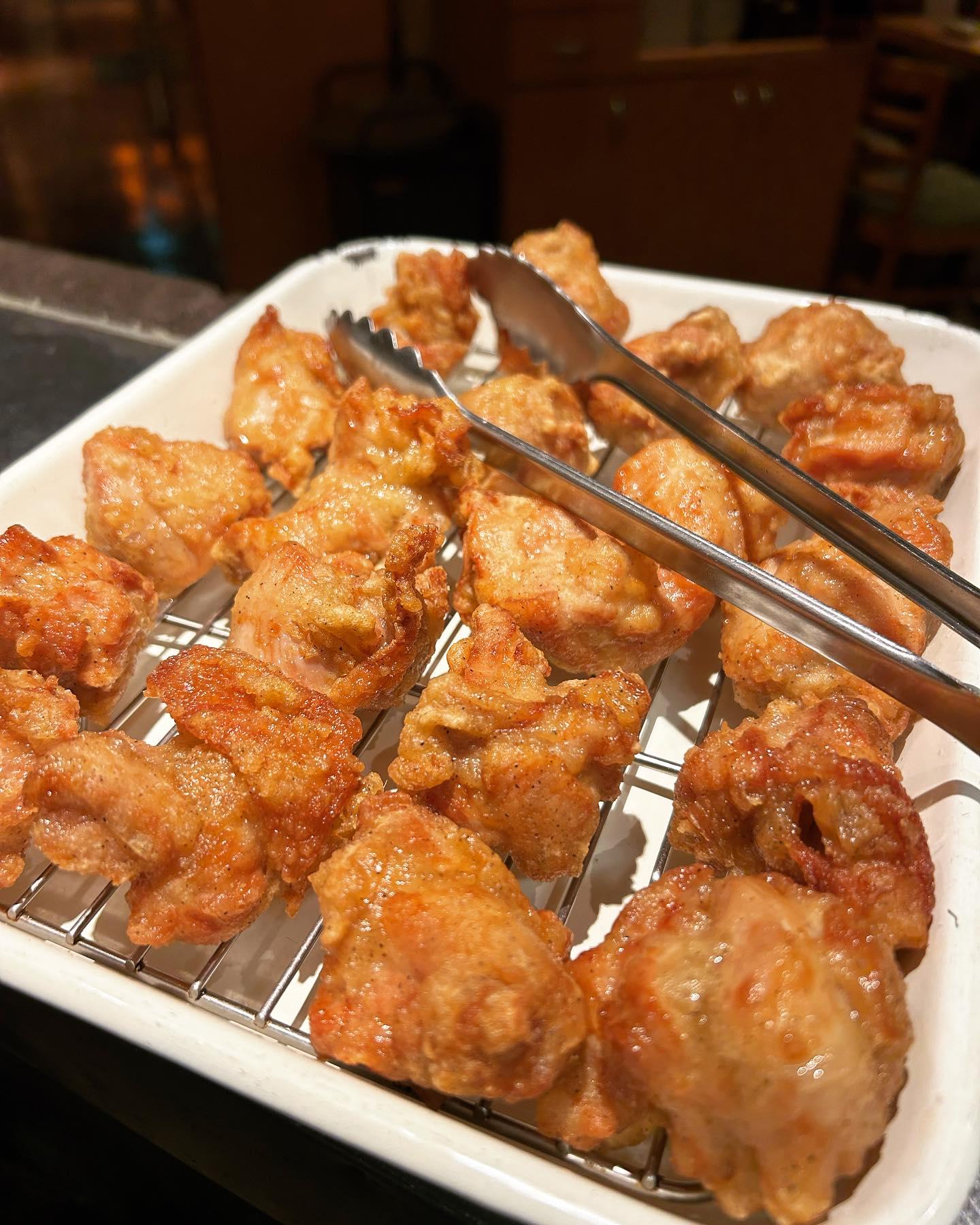 【唐揚げ&焼き鳥×外苑前】揚げたての唐揚げをお席で盛り付け!